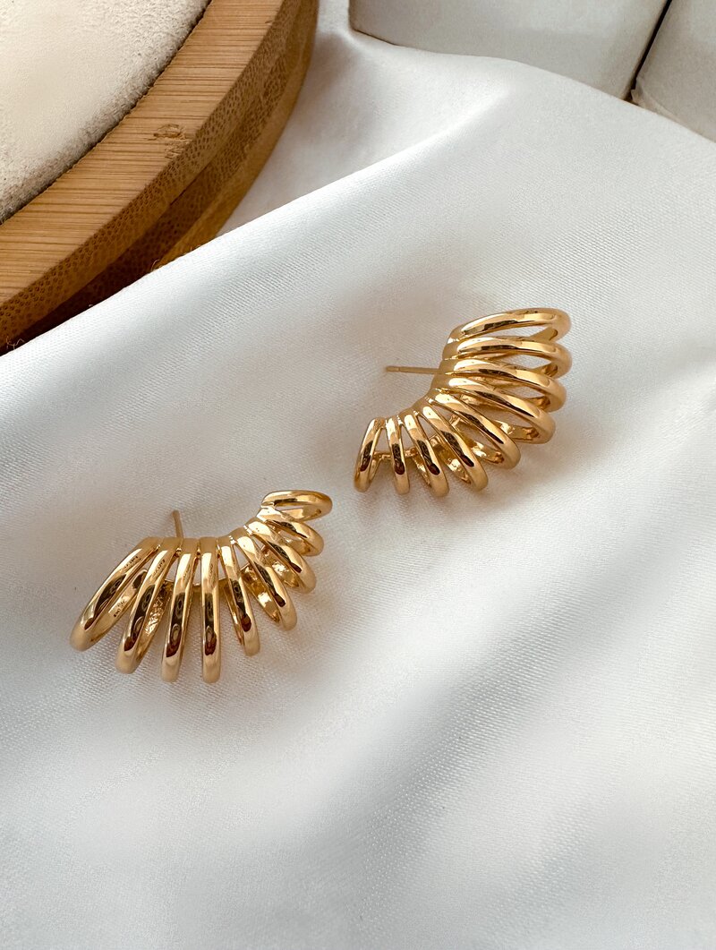 Brinco Folheado a Ouro 18K e Prata Nove Fios Lisos