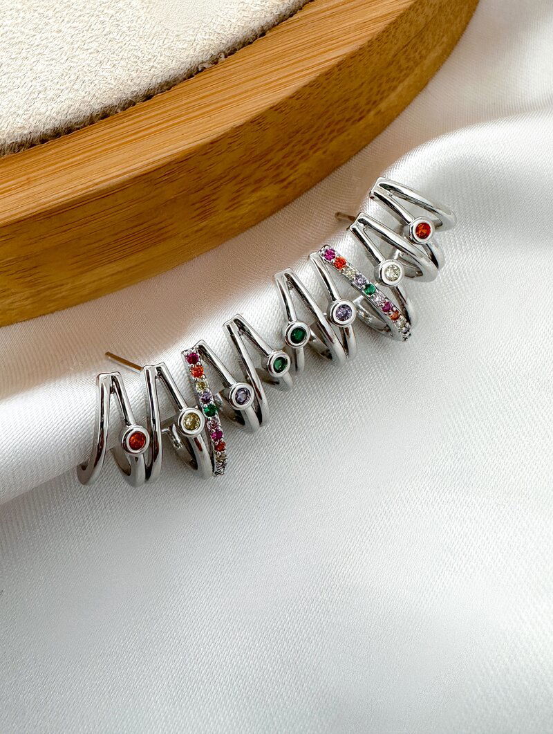 Brinco Folheado a Ouro 18k e Prata Oito Fios com Zircônias