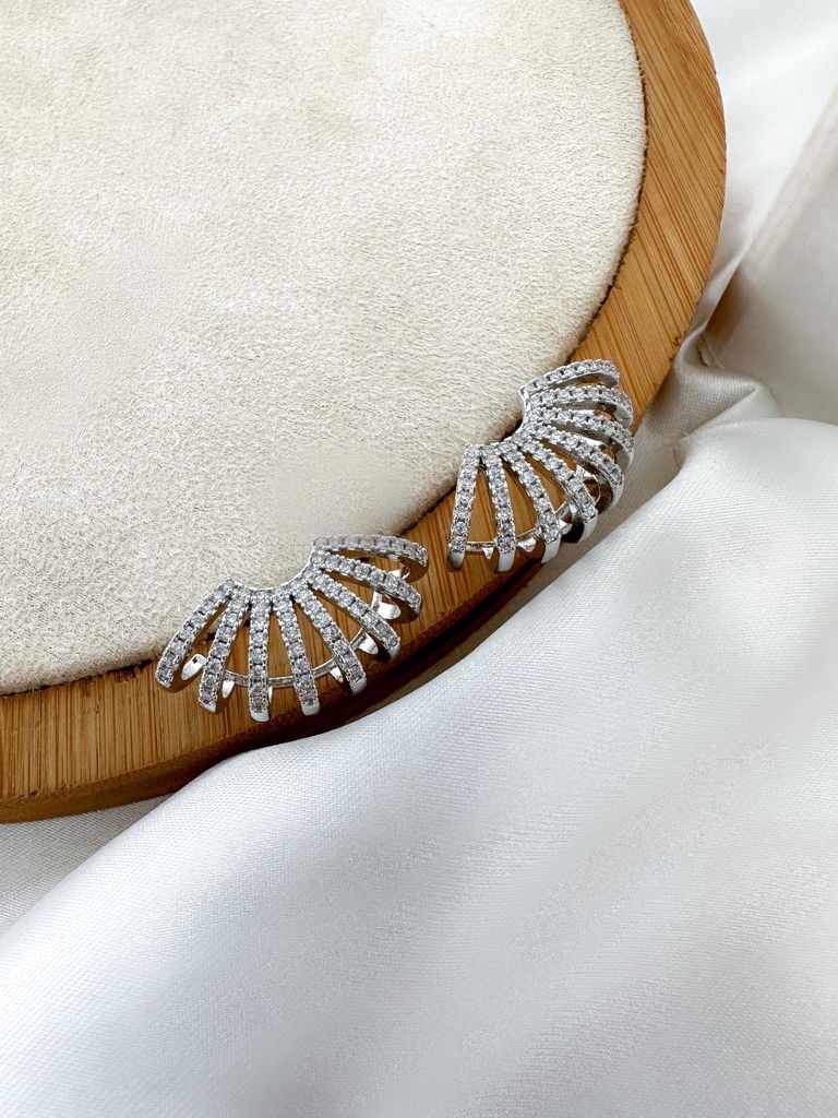 BRINCO FOLHEADO A OURO 18K E PRATA OITO FIOS CRAVEJADOS