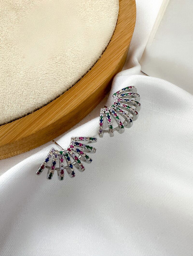 BRINCO FOLHEADO A OURO 18K E PRATA OITO FIOS CRAVEJADOS