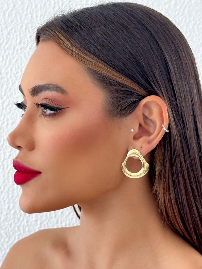 Brinco Folheado a Ouro 18k e Prata Orgânico Escovado