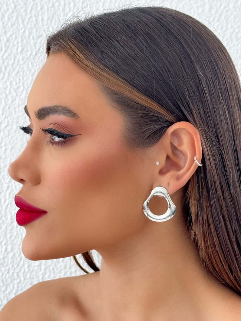 Brinco Folheado a Ouro 18k e Prata Orgânico Escovado