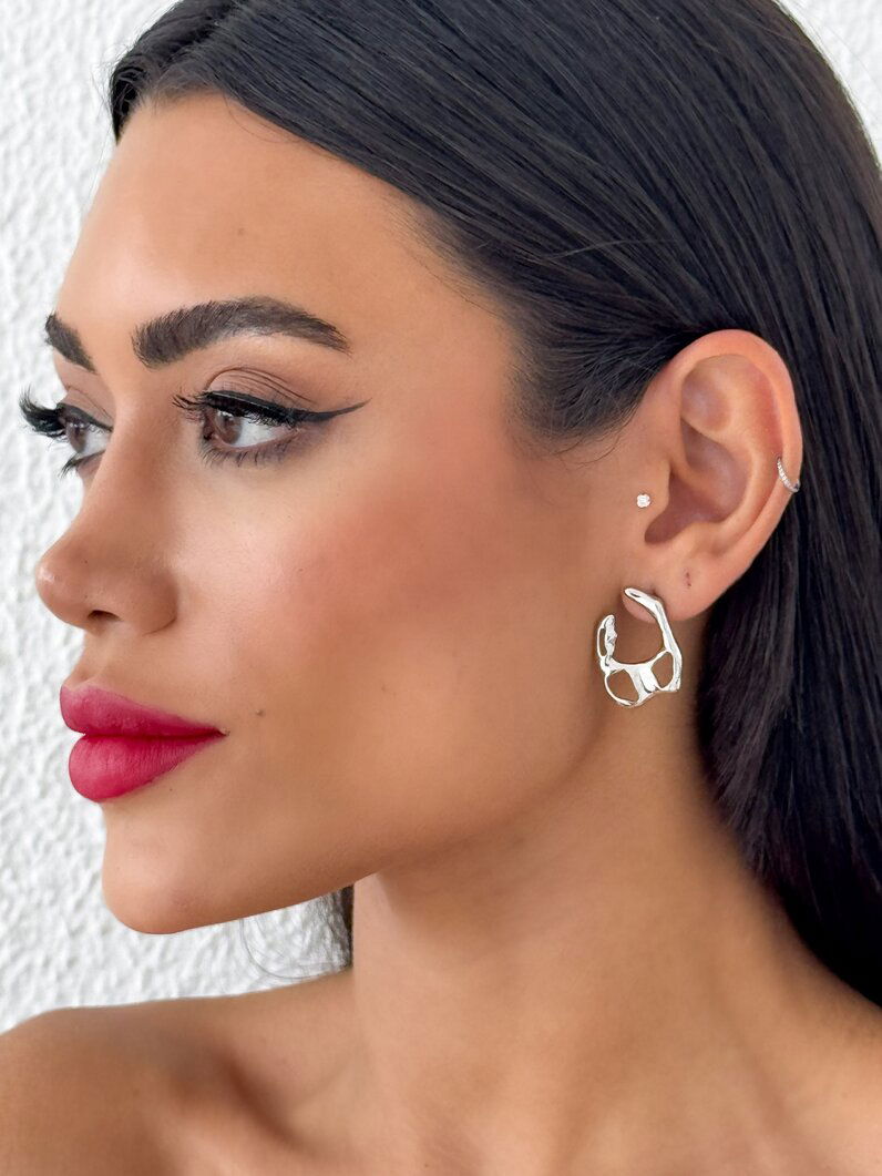 Brinco Folheado a Prata Orgânico Martelado