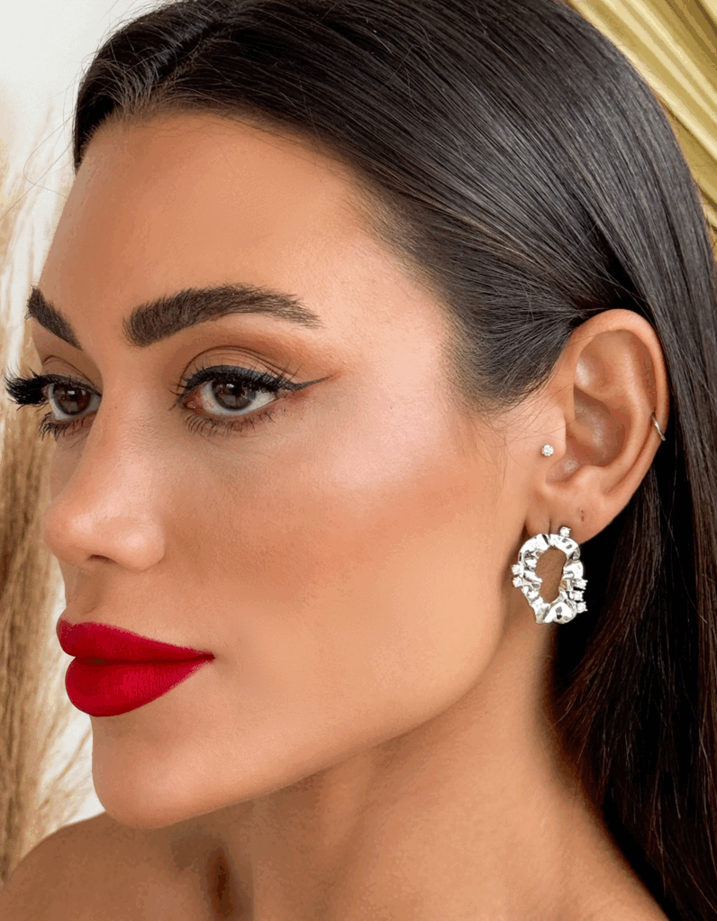 Brinco Folheado a Ouro 18k e Prata Orgânico Martelado Com Pontos de Luz