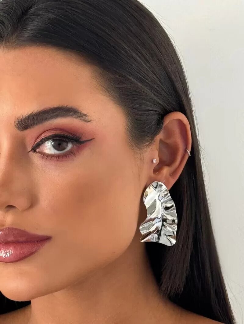 Brinco Folheado a Ouro 18k e Prata Orgânico Martelado Liso