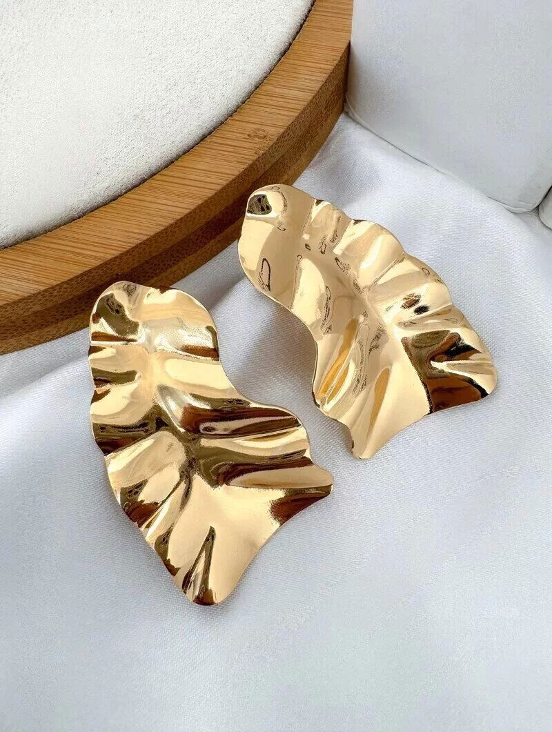 Brinco Folheado a Ouro 18k e Prata Orgânico Martelado Liso