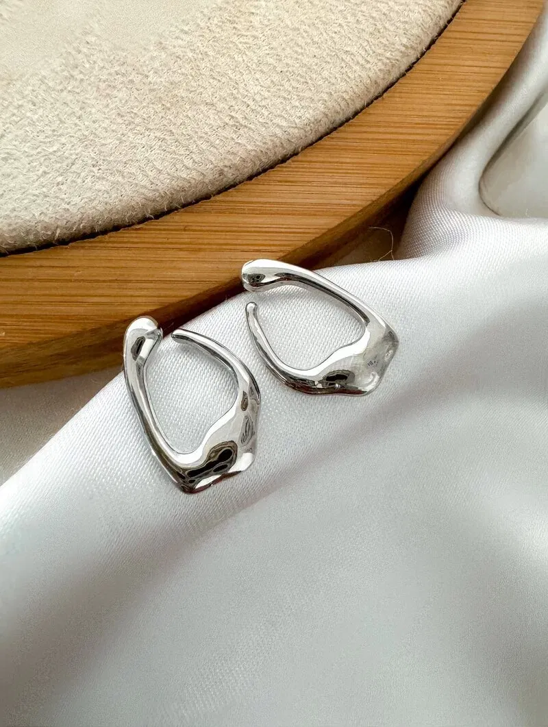 Brinco Folheado a Ouro 18k e Prata Orgânico Minimalista