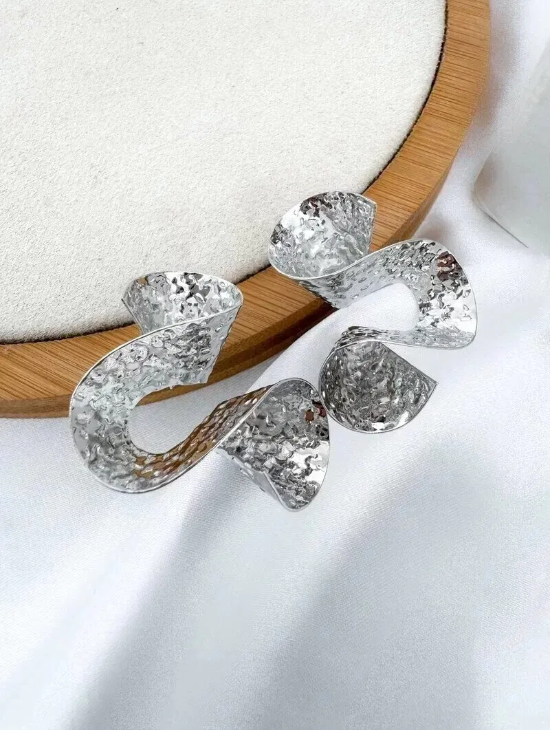 Brinco Folheado a Ouro 18k e Prata Orgânico Texturizado