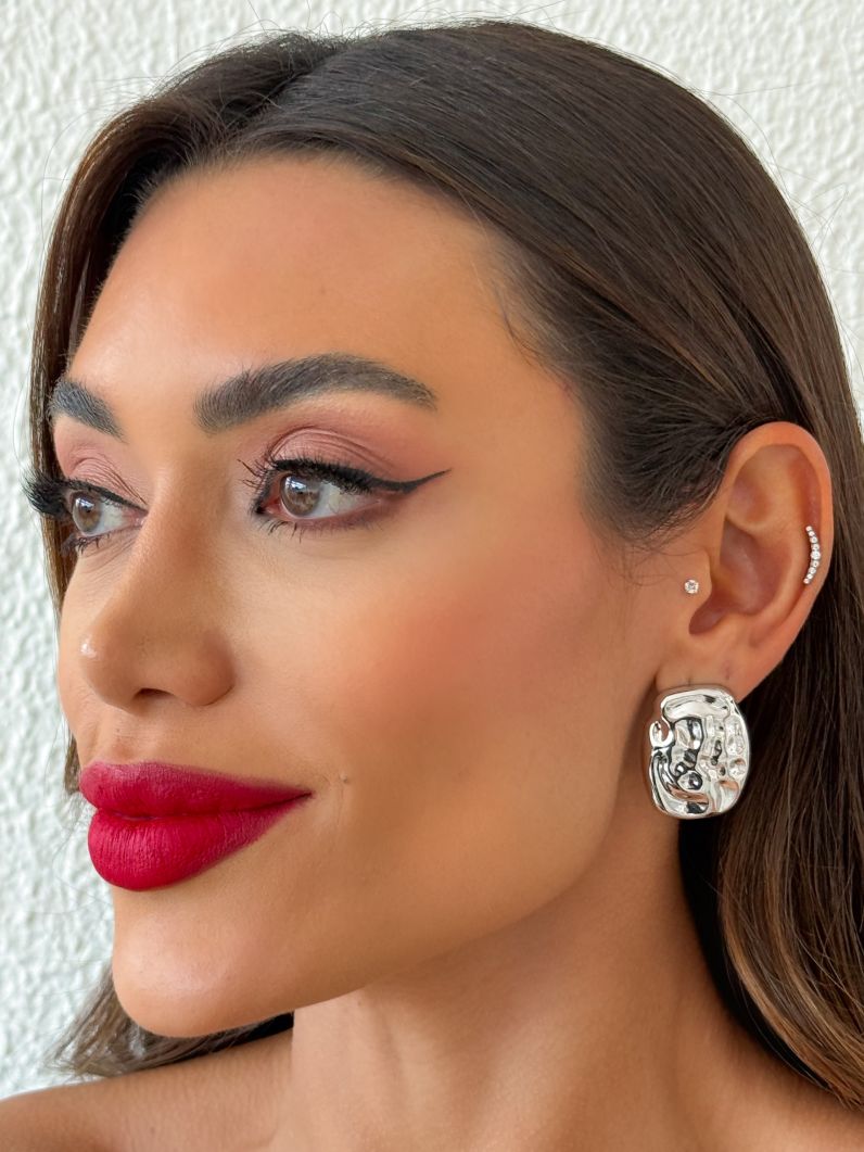 Brinco Folheado a Ouro 18k e Prata Oval Martelado