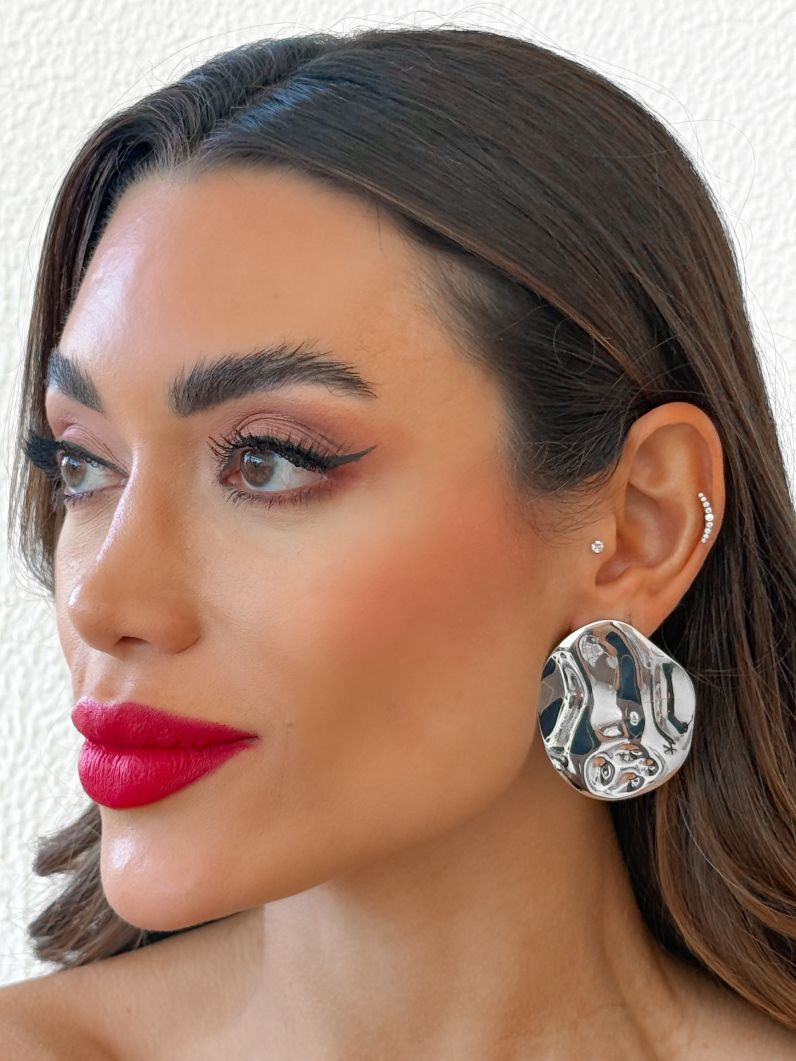 Brinco Folheado a Ouro 18k e Prata Oval Martelado