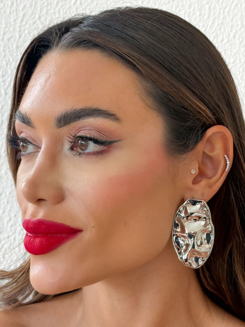 Brinco Folheado a Ouro 18k e Prata Oval Maxi Martelado