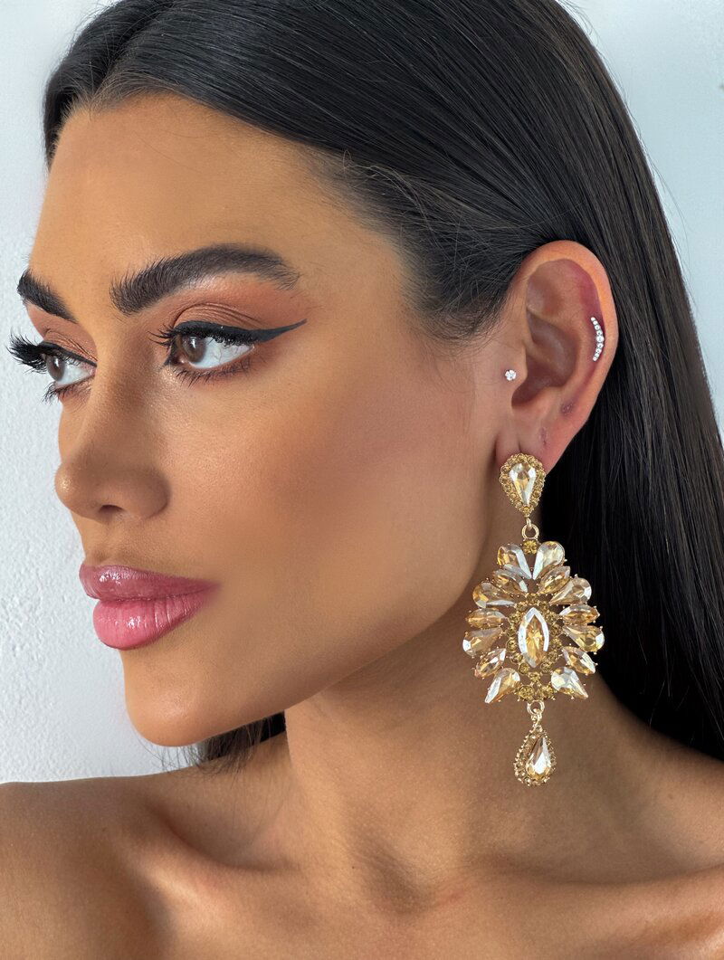 Brinco Folheado a Ouro 18k e Prata Pedraria com Ponteira Gota