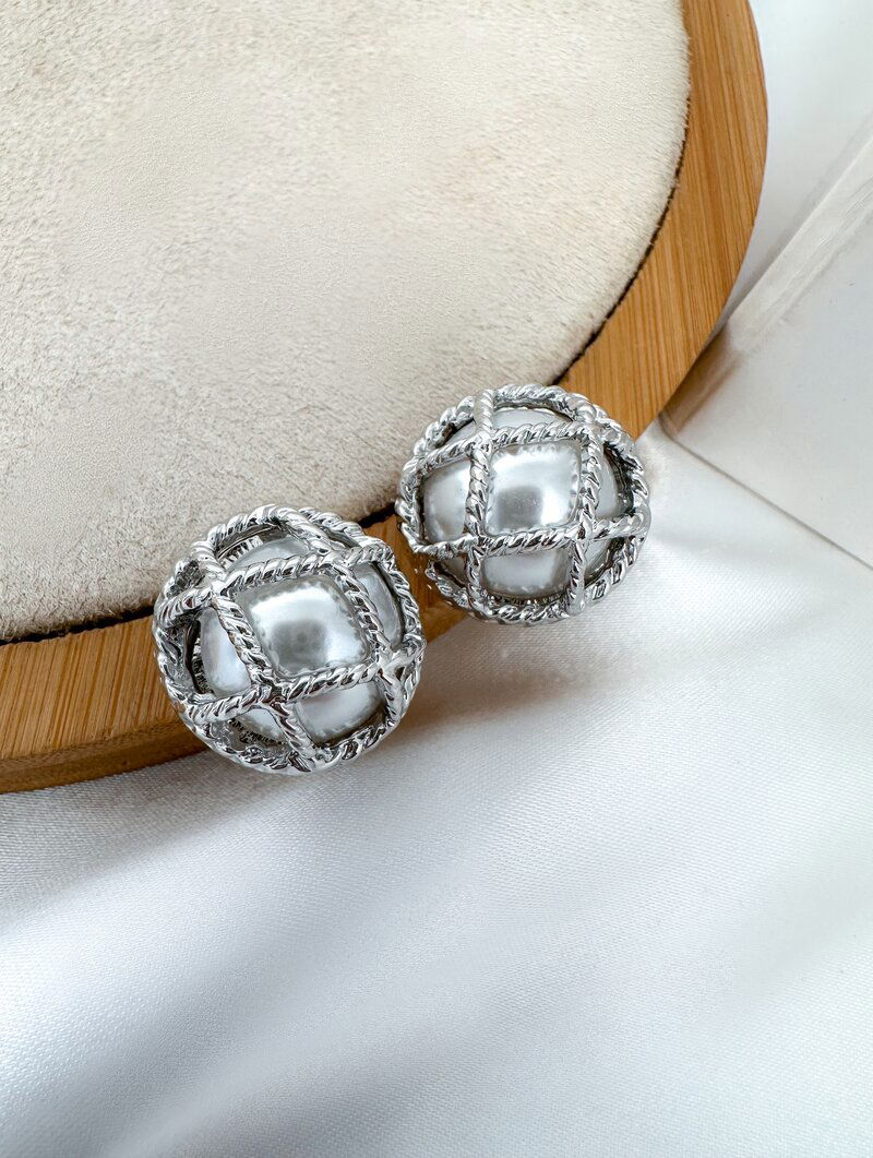 Brinco Folheado a Ouro 18k e Prata Pérola com Design Tela