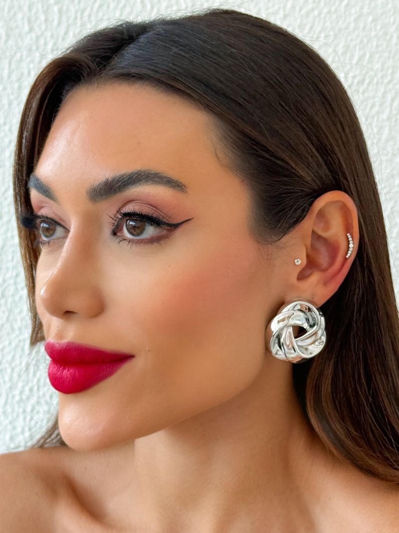 Brinco Folheado a Ouro 18k e Prata Placas Torcidas Modernas