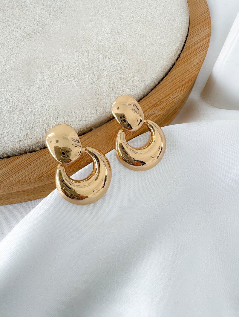 Brinco Folheado a Ouro 18k e Prata Ponteira Botton Com Argola Lisa