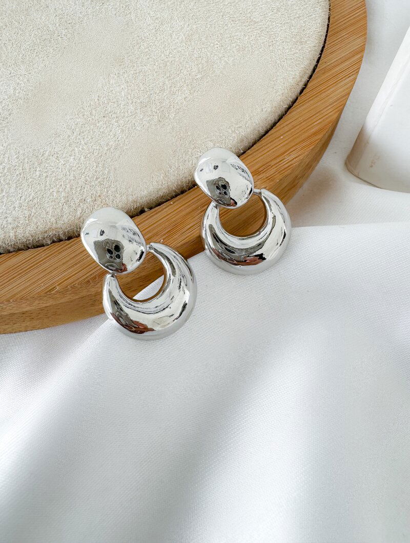 Brinco Folheado a Ouro 18k e Prata Ponteira Botton Com Argola Lisa