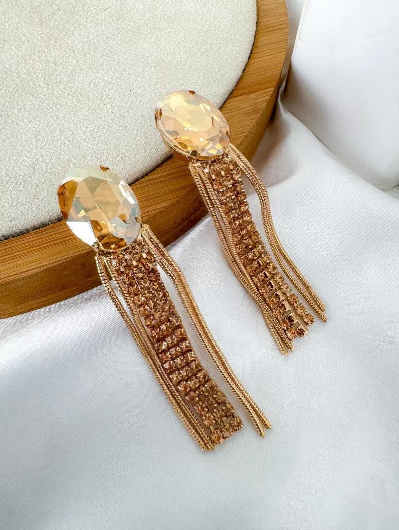 Brinco Folheado a Ouro 18k e Prata Ponteira Chaton com Franja