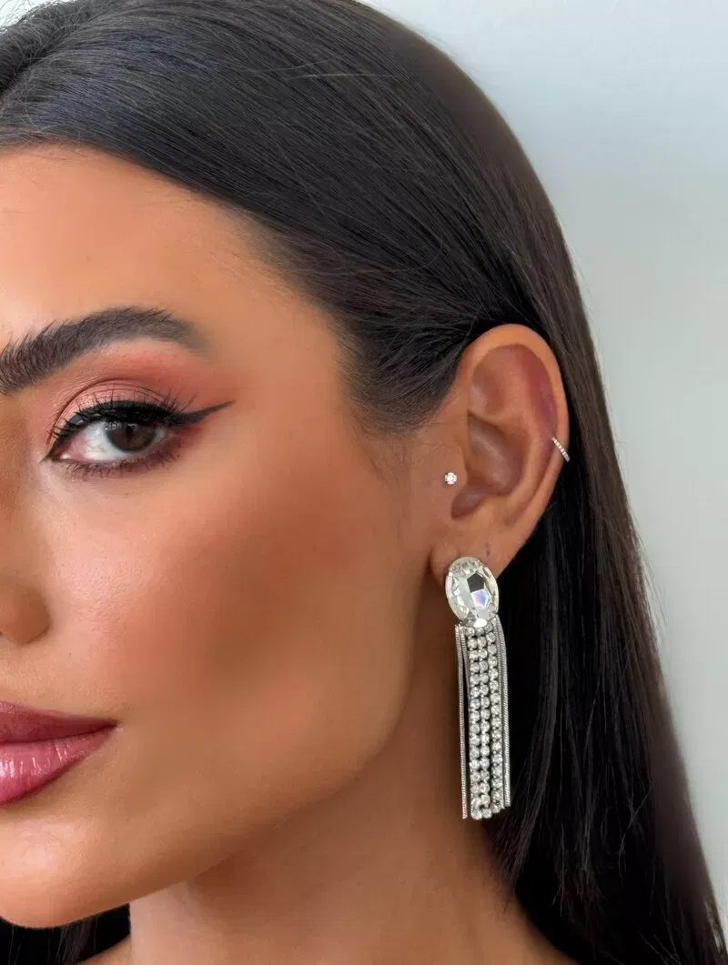 Brinco Folheado a Ouro 18k e Prata Ponteira Chaton com Franja