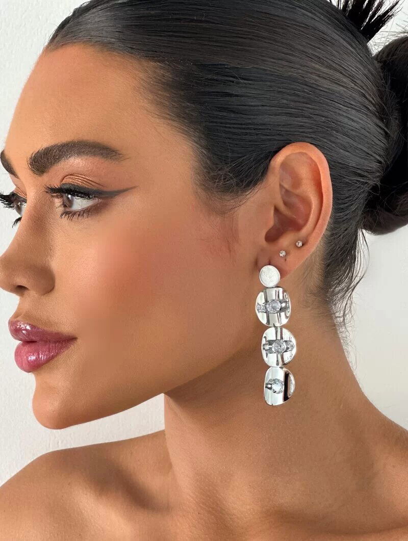 Brinco Folheado a Ouro 18k e Prata Ponteira com Circulos Martelados com Zircônias