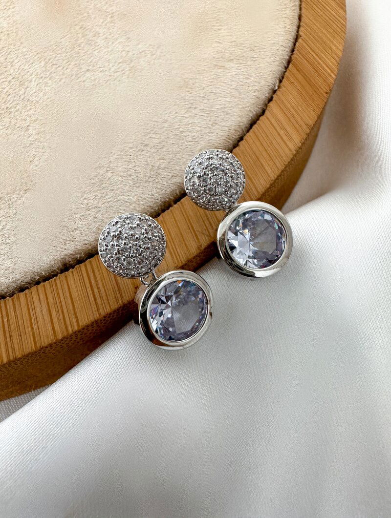Brinco Folheado a Ouro 18k e Prata Ponteira Cravejada com Zircônia