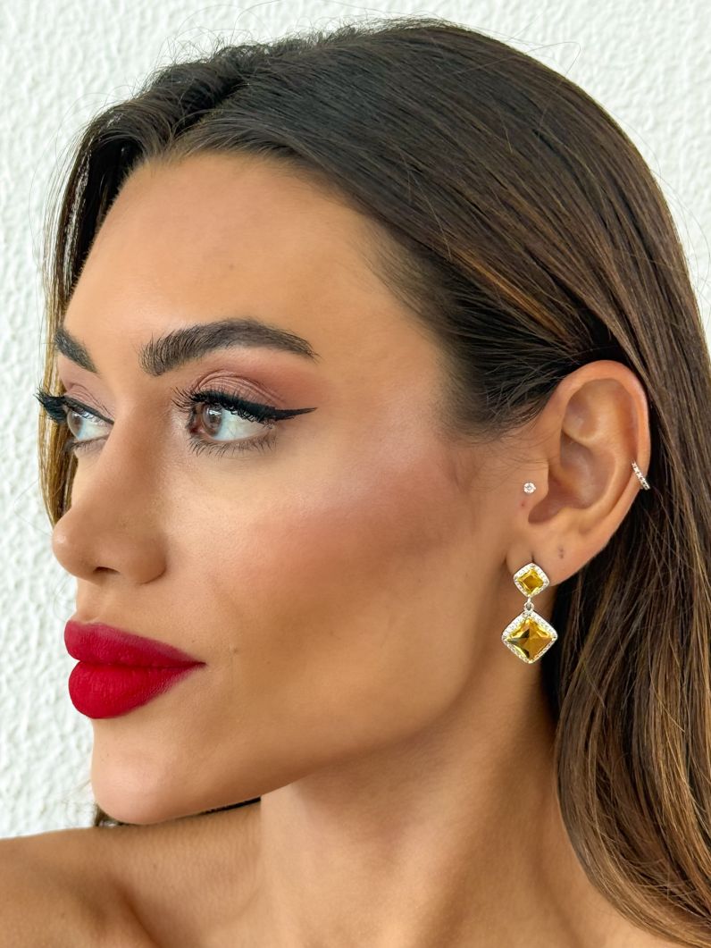 Brinco Folheado a Ouro 18k e Prata Ponteira Cristal Colorido Com Borda Cravejada