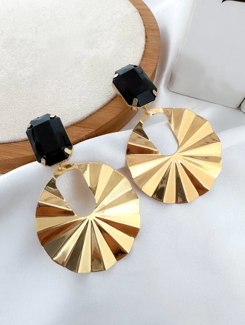 brinco folheado a ouro 18k e prata ponteira de zircônia com circulo leque