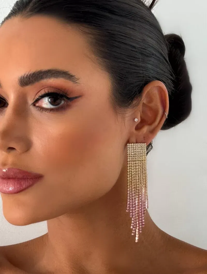 Brinco Folheado a Ouro 18k e Prata Ponteira Quadrada com Franja de Micro Zircônias Coloridas