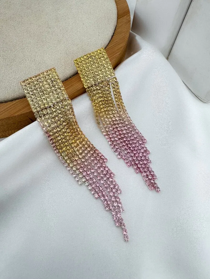 Brinco Folheado a Ouro 18k e Prata Ponteira Quadrada com Franja de Micro Zircônias Coloridas