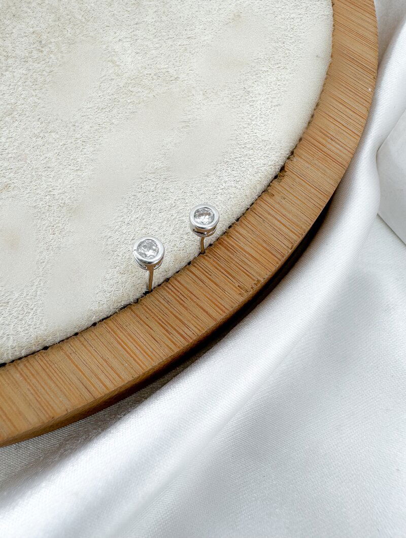 Brinco Folheado a Ouro 18k e Prata Ponto de Luz PP