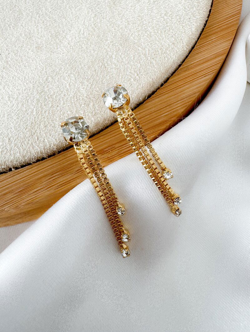 Brinco Folheado a Ouro 18k e Prata Ponto de Zircônia com Fios