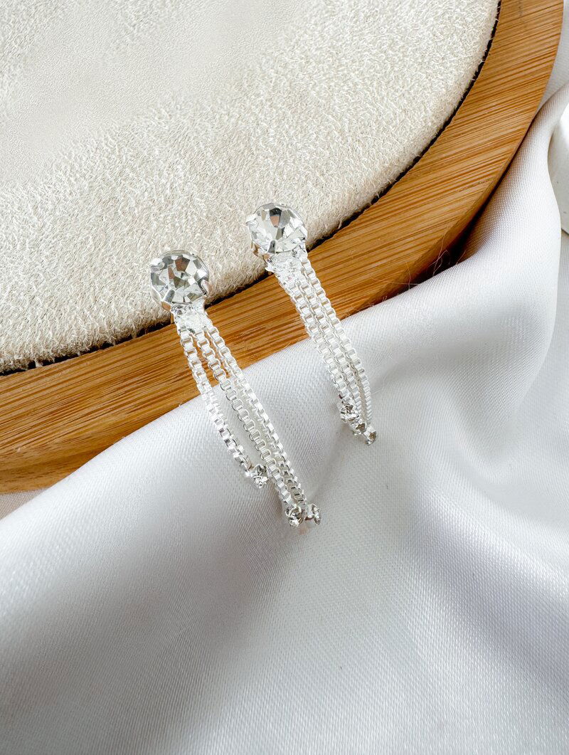 Brinco Folheado a Ouro 18k e Prata Ponto de Zircônia com Fios