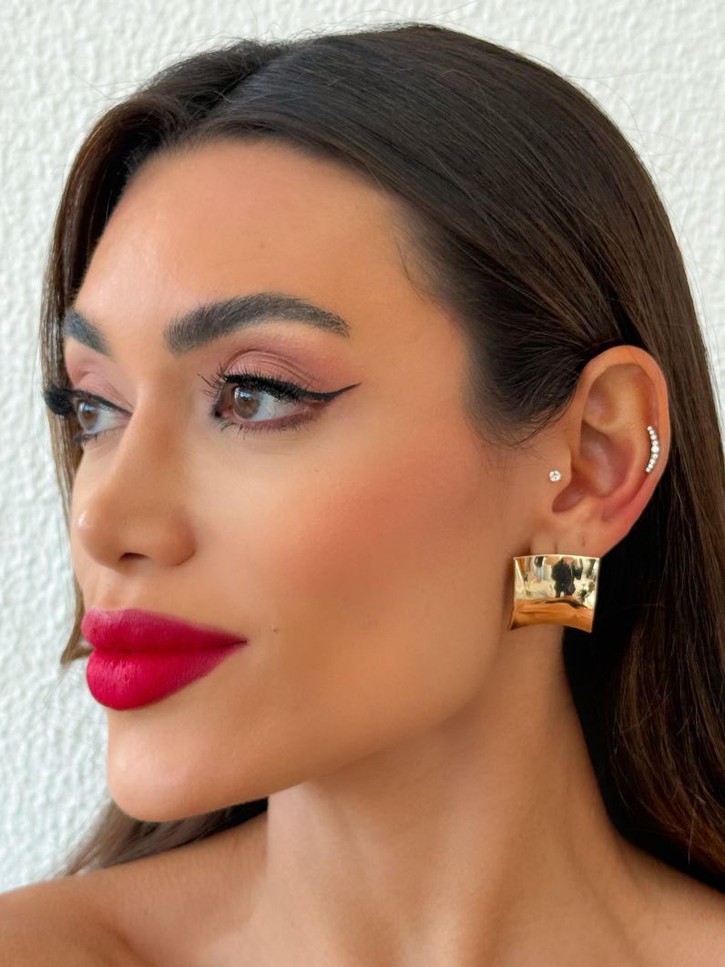 Brinco Folheado a Ouro 18k e Prata Quadrado Curvo