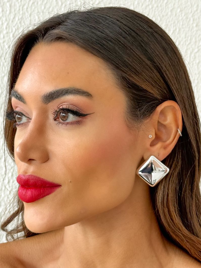 Brinco Folheado a Ouro 18k e Prata Quadrado Liso