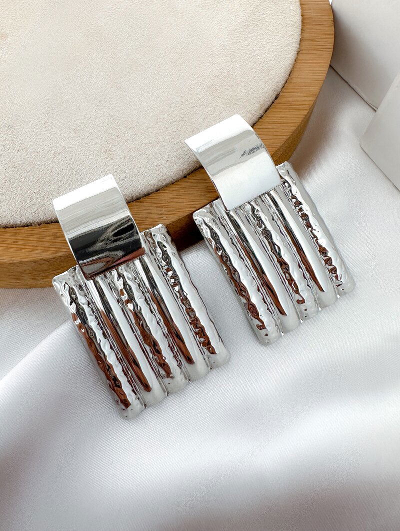 Brinco Folheado a Ouro 18k e Prata Quadrado Luxo