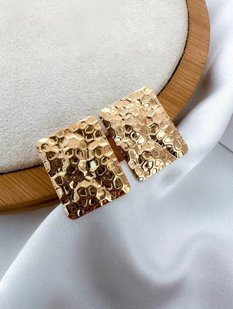 Brinco Folheado a Ouro 18k e Prata Quadrado Texturizado