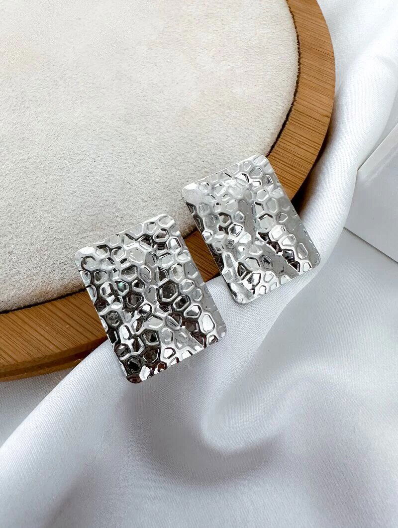 Brinco Folheado a Ouro 18k e Prata Quadrado Texturizado