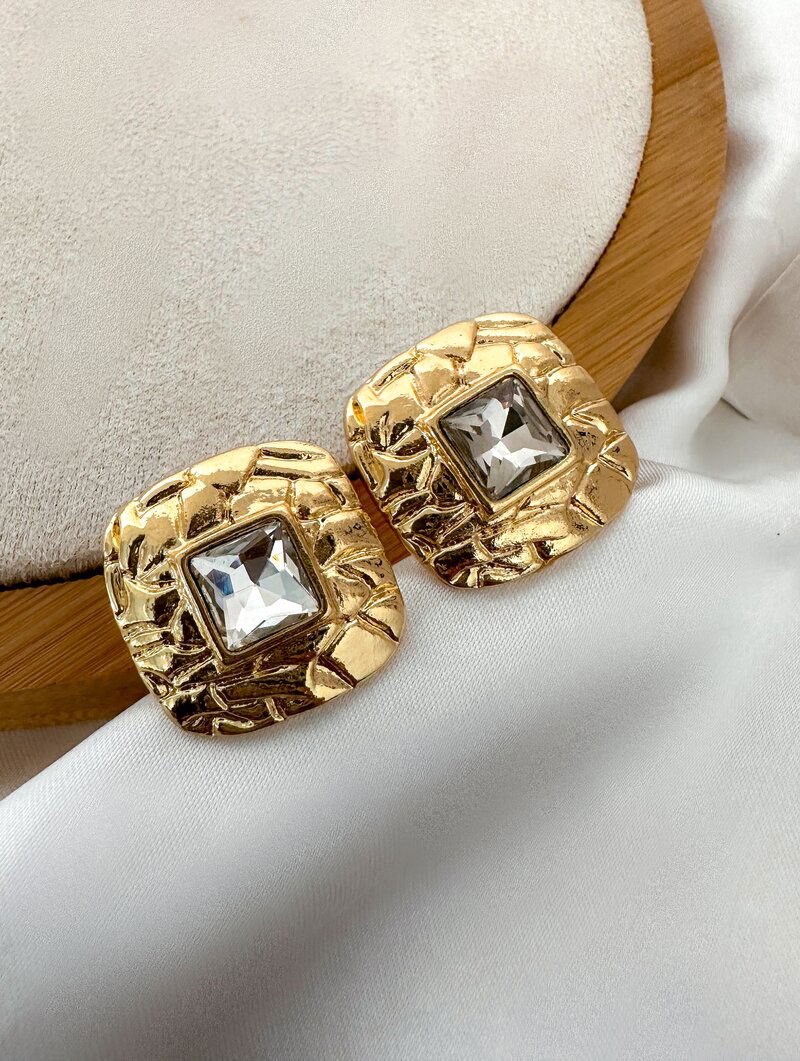 Brinco Folheado a Ouro 18k e Prata Quadrado Texturizado com Zircônia Central