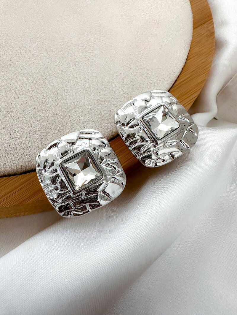 Brinco Folheado a Ouro 18k e Prata Quadrado Texturizado com Zircônia Central