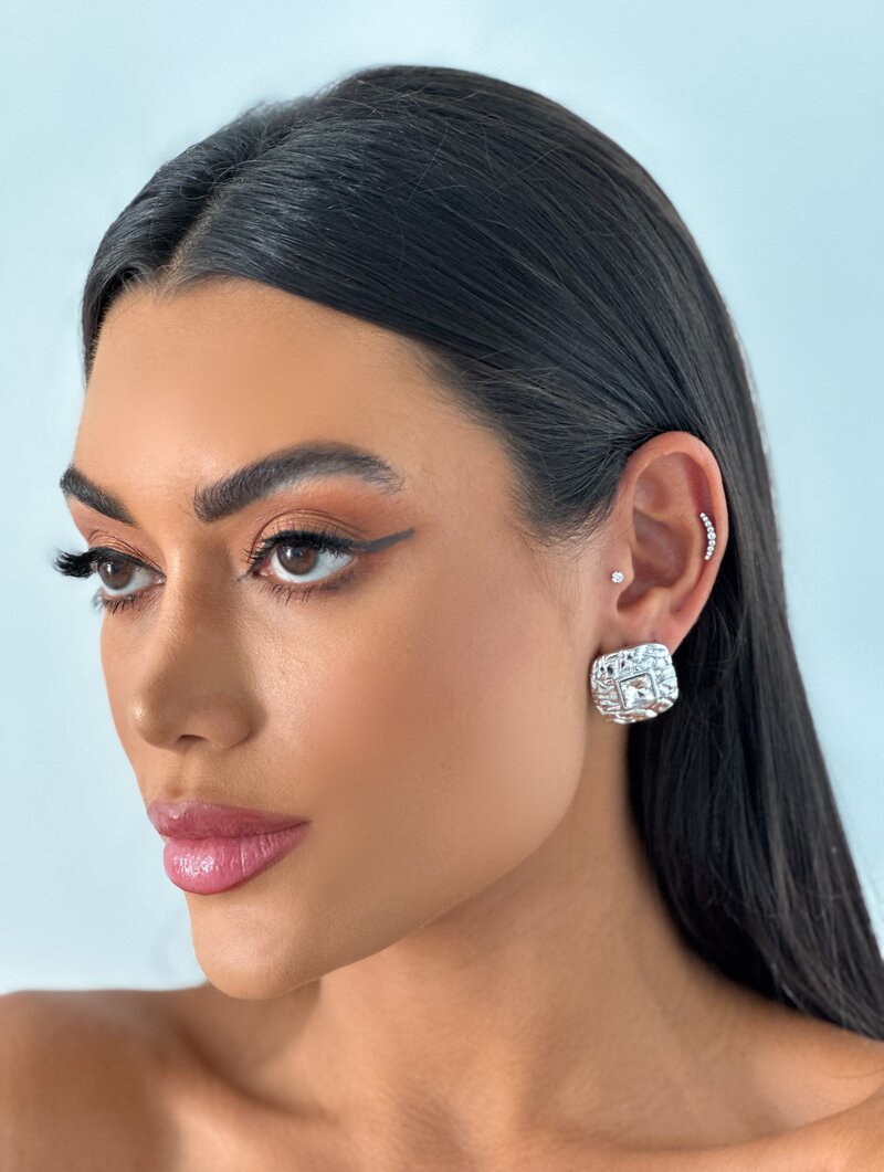 Brinco Folheado a Ouro 18k e Prata Quadrado Texturizado com Zircônia Central