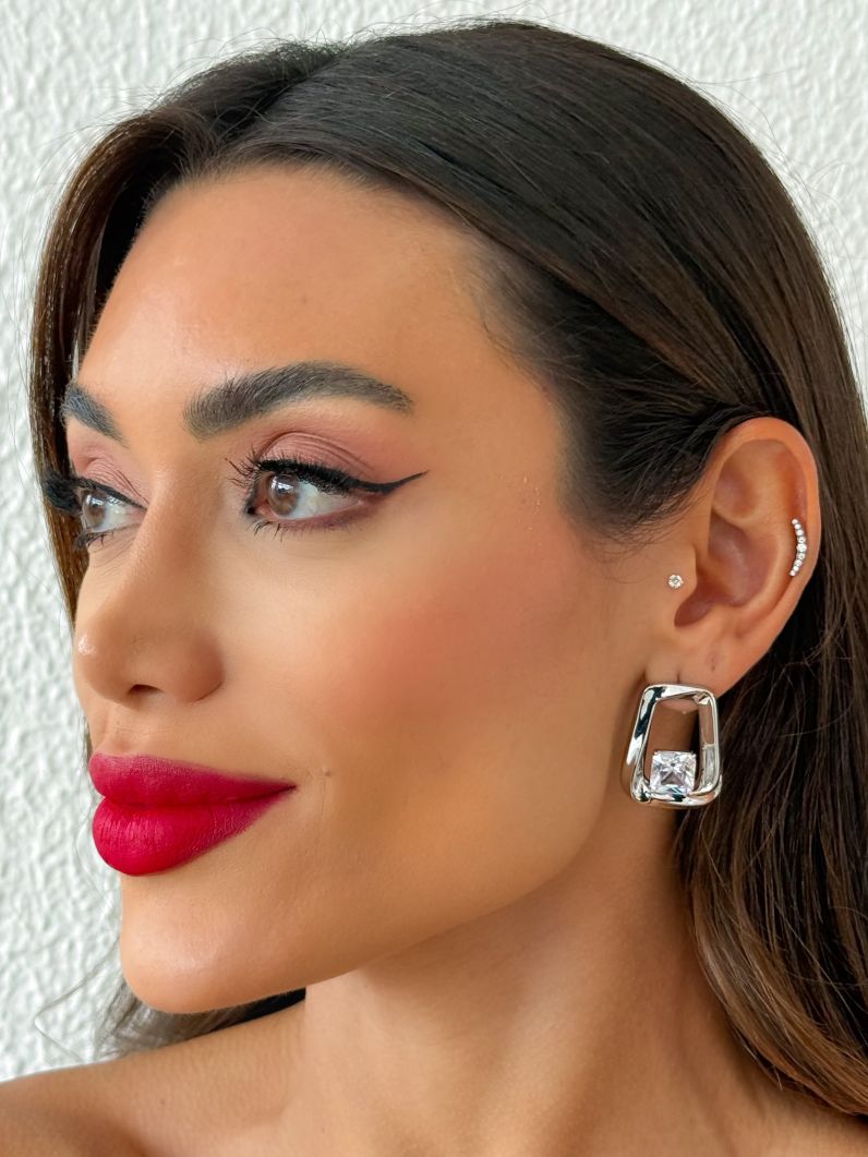 Brinco Folheado a Ouro 18k e Prata Quadrado Torcido e Cristal