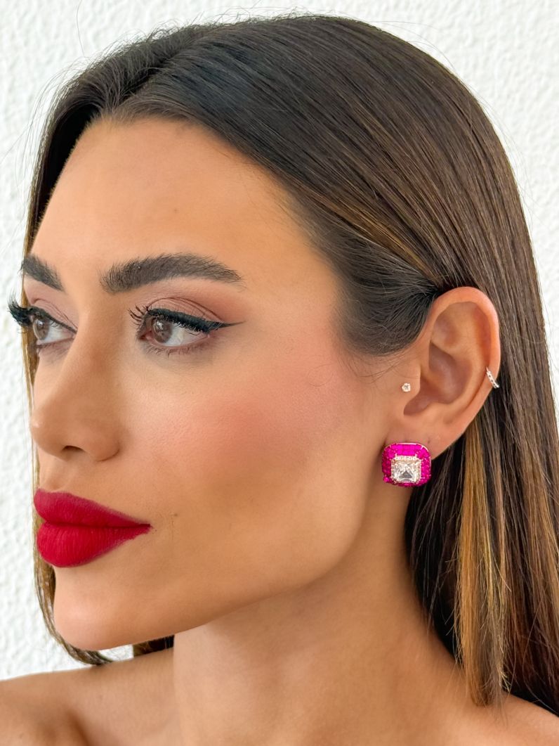 Brinco Folheado a Ouro 18k e Prata Quadrado Trabalhado em Zirconia