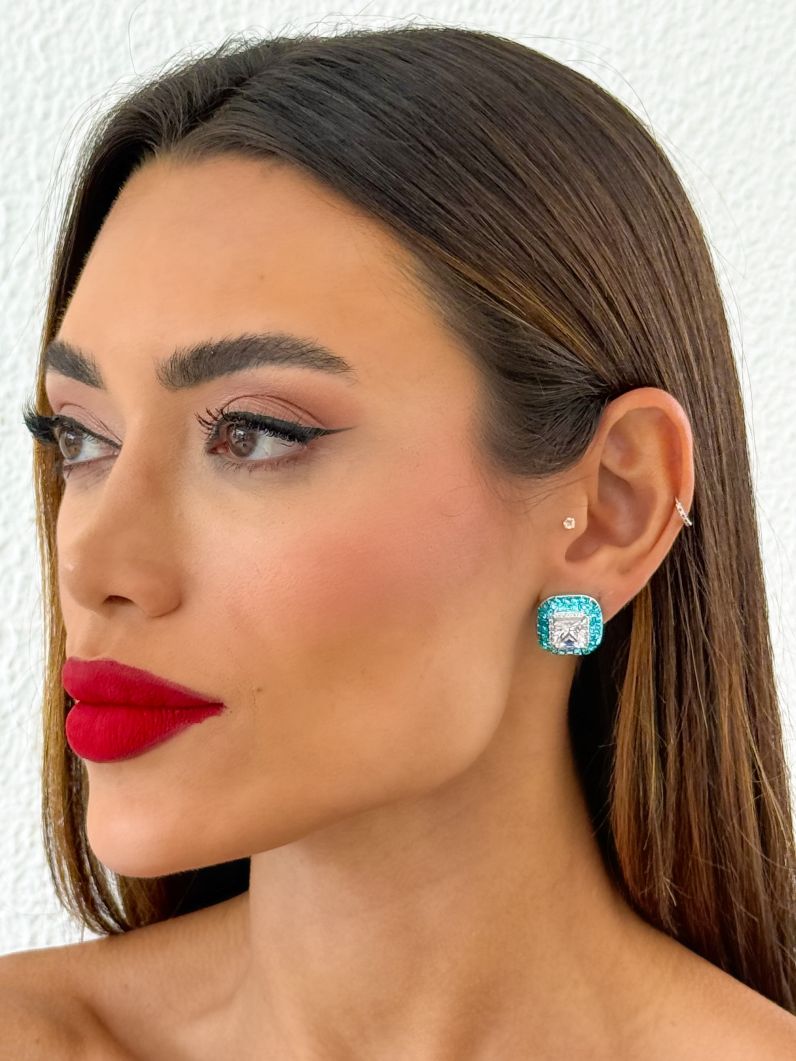 Brinco Folheado a Ouro 18k e Prata Quadrado Trabalhado em Zirconia