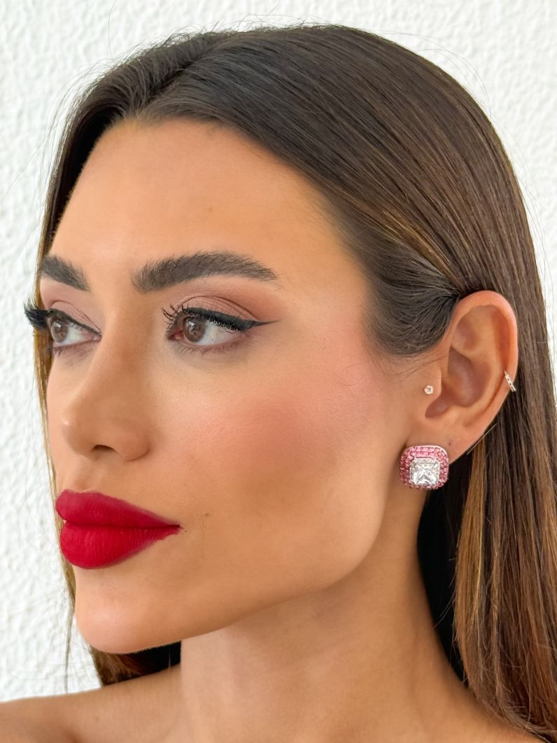 Brinco Folheado a Ouro 18k e Prata Quadrado Trabalhado em Zirconia