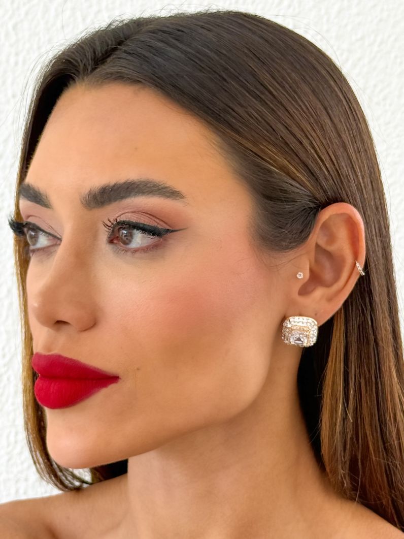Brinco Folheado a Ouro 18k e Prata Quadrado Trabalhado em Zirconia