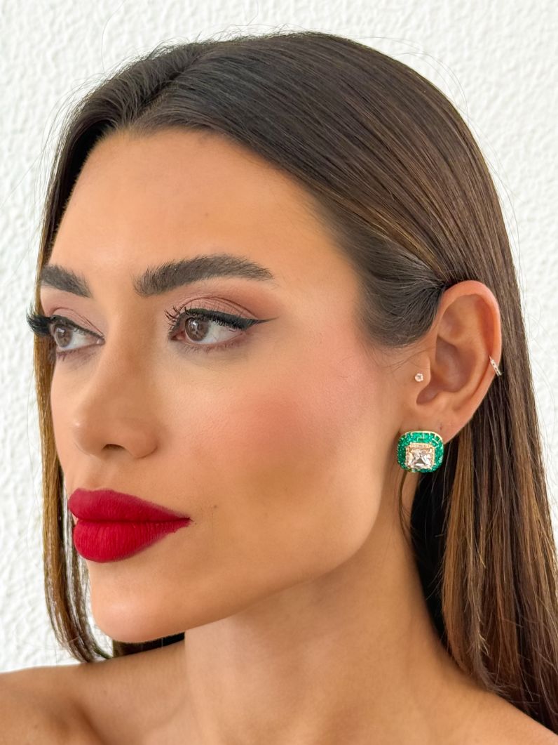 Brinco Folheado a Ouro 18k e Prata Quadrado Trabalhado em Zirconia