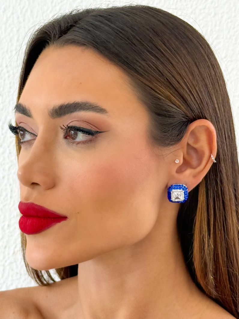 Brinco Folheado a Ouro 18k e Prata Quadrado Trabalhado em Zirconia