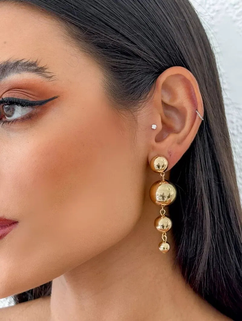 Brinco Folheado a Ouro 18k e Prata Quatro Esferas Lisas
