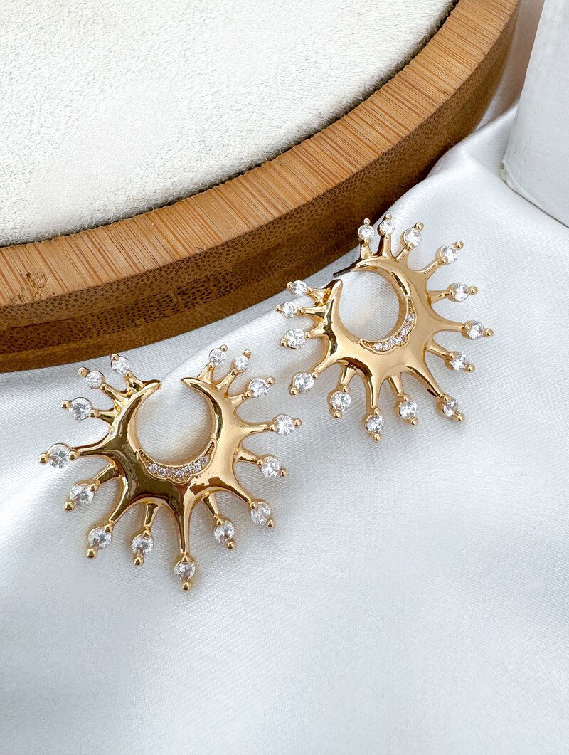 Brinco Folheado a Ouro 18k e Prata Raios de Sol com Zircônias