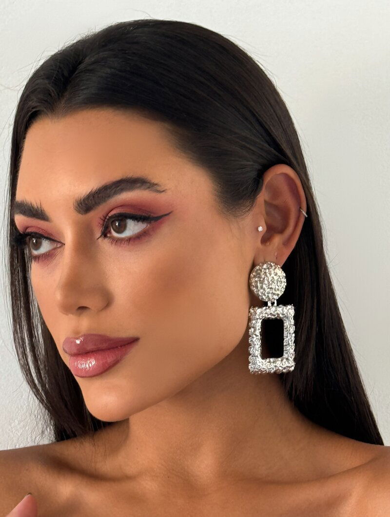 Brinco Folheado a Prata Retangulo com Ponteira Martelada