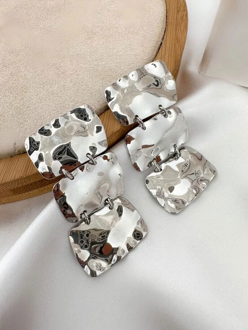 Brinco Folheado a Ouro 18k e Prata Retangulos Martelados